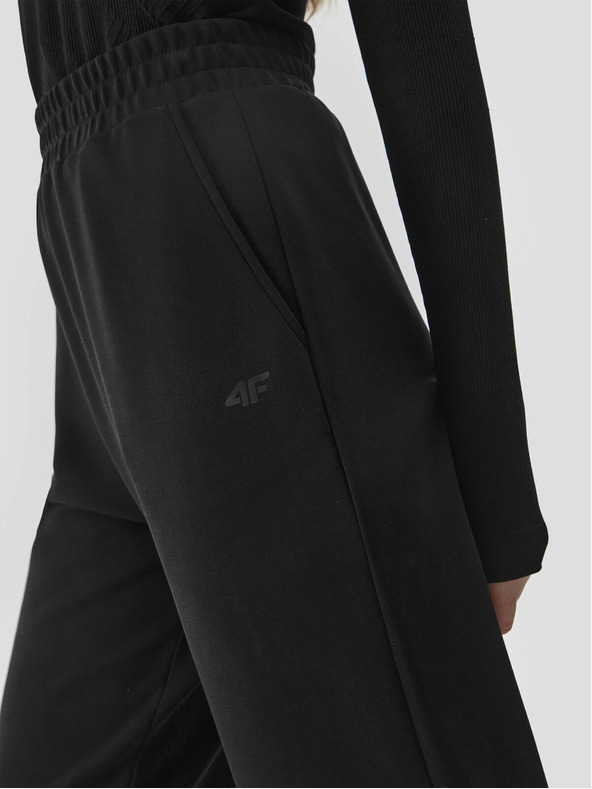4F Dámské tepláky typu jogger s přídavkem modálu 4F