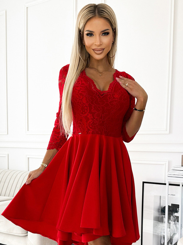 numoco Šaty s krajkovým výstřihem a delšími zády - červené Numoco NICOLLE