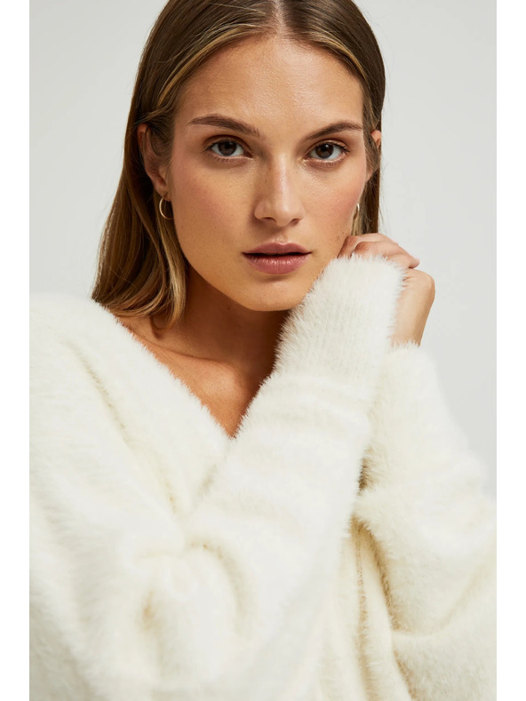 Moodo Bílý svetr s véčkovým výstřihem