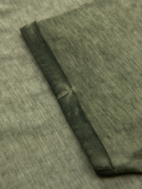 Ombre Clothing Pánské bavlněné tričko s výstřihem do V a sepraným efektem - olivové