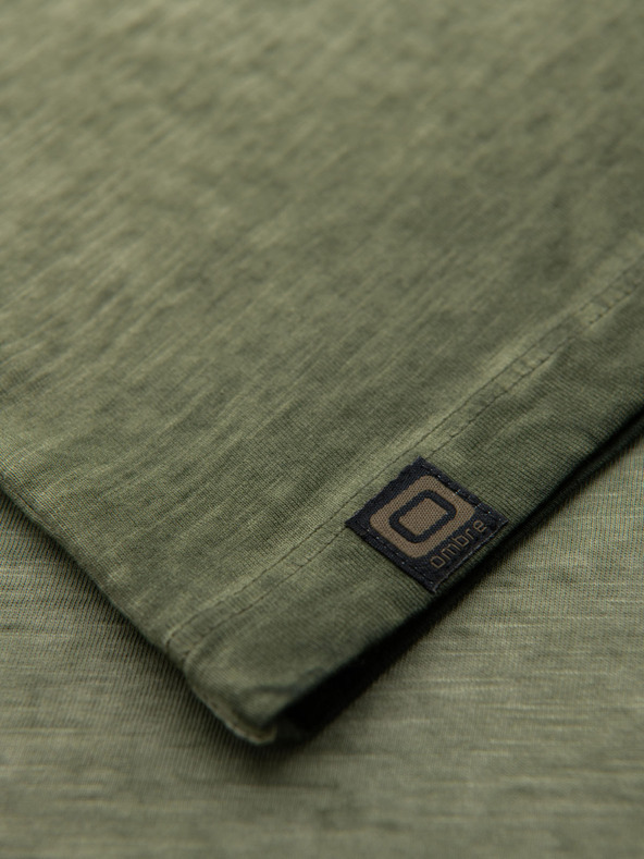 Ombre Clothing Pánské bavlněné tričko s výstřihem do V a sepraným efektem - olivové