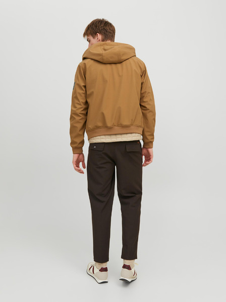 Jack & Jones Hnědá pánská lehká softshellová bunda Jack & Jones Basic