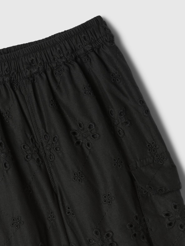 GAP Baby krajkové cargo kalhoty GAP