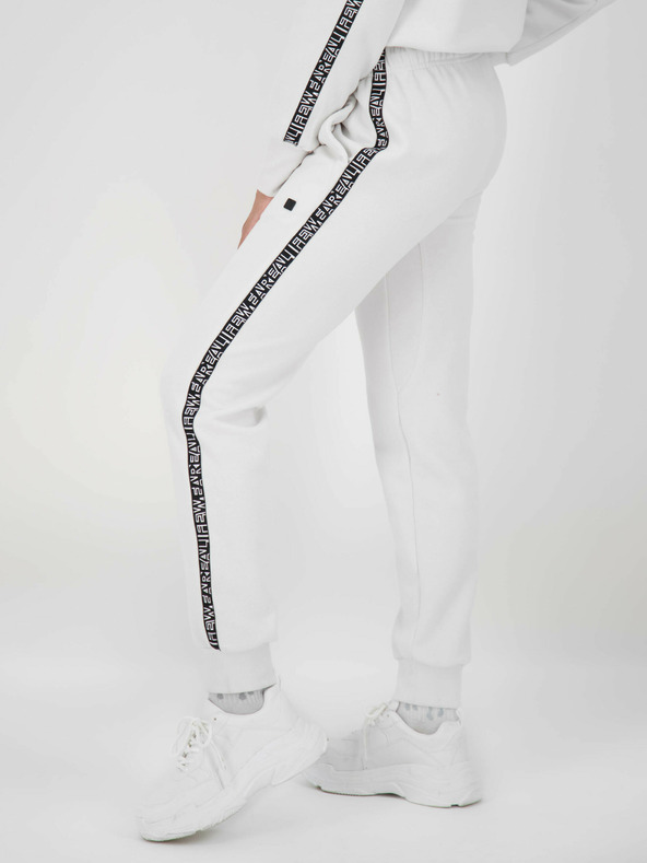 Alife and Kickin Bílé dámské tepláky s lampasem Alife and Kickin