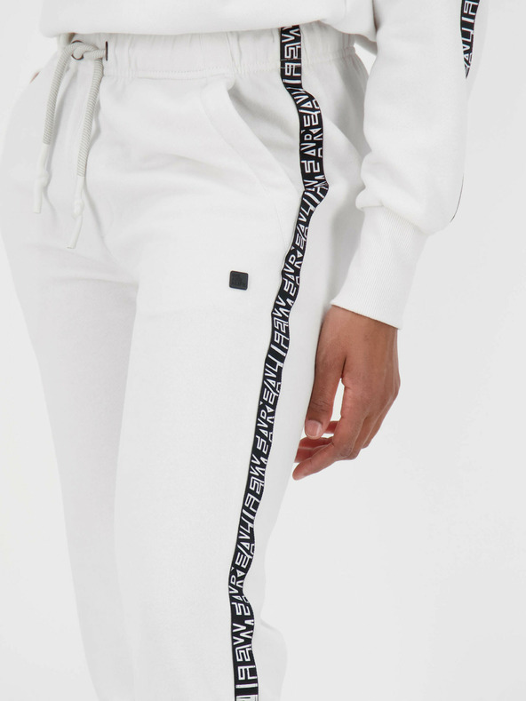 Alife and Kickin Bílé dámské tepláky s lampasem Alife and Kickin