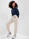 GAP Tepláky s logem a fleece GAP