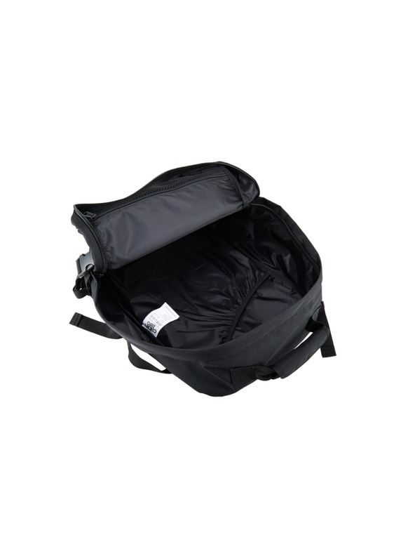 CabinZero Černý unisex batoh CabinZero Classic Absolute Black (28L)