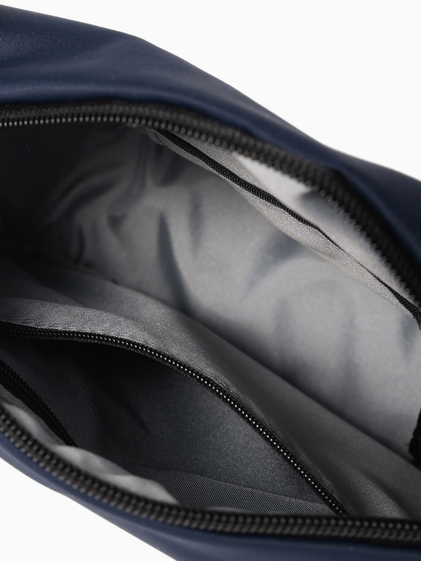 Hedgren Tmavě modrá dámská kabelka Hedgren Neutron M