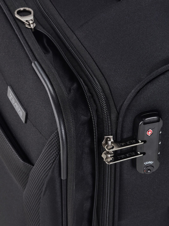 Travelite Černý cestovní kufr Travelite Chios M Black