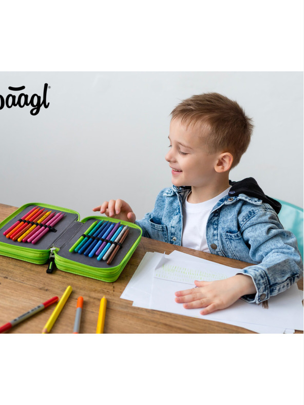 BAAGL  Zelený školní penál třípatrový Baagl Fotbal Hráč