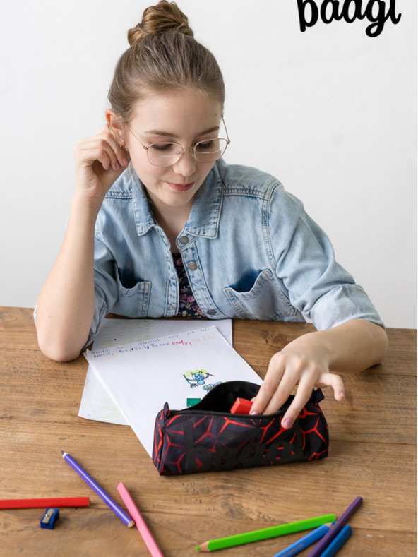 BAAGL  Černé studentské pouzdro Baagl Red Polygon