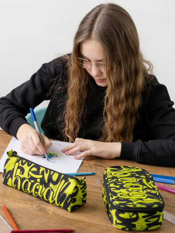 BAAGL  Černé studentské pouzdro lime Baagl