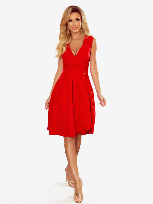 numoco ELLENA elegantní šaty s výstřihem a skládáním - červené Numoco