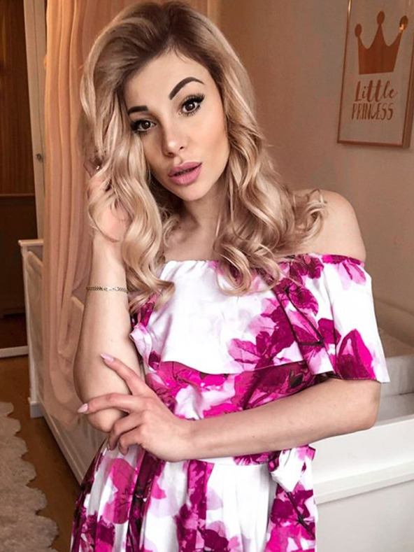 numoco Dlouhé šaty s volánky - velké růžové květy Numoco