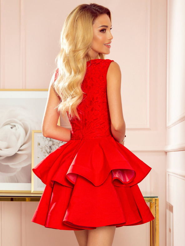 numoco Exkluzivní šaty s krajkou výstřihem - červená Numoco