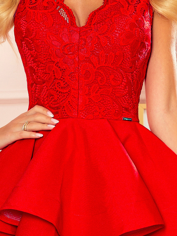 numoco Exkluzivní šaty s krajkou výstřihem - červená Numoco