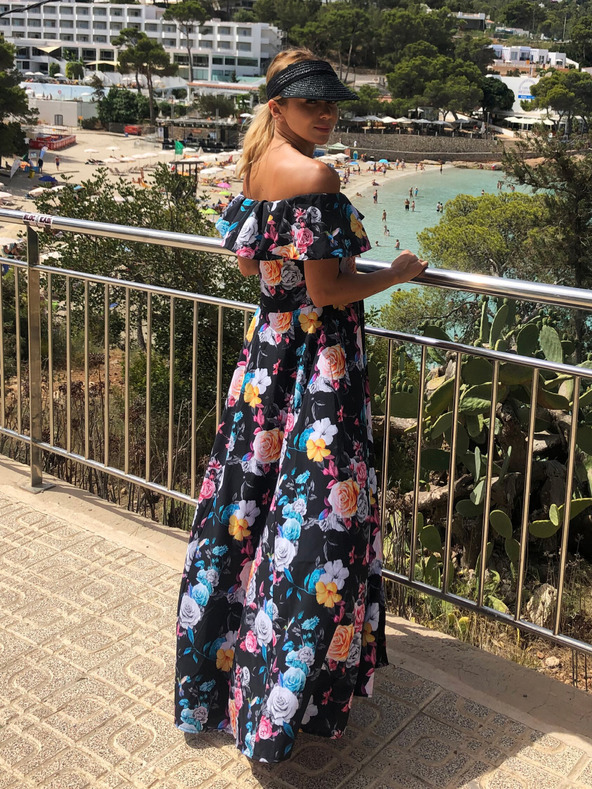 numoco Dlouhé šaty s volánky - černá + barevné květiny Numoco