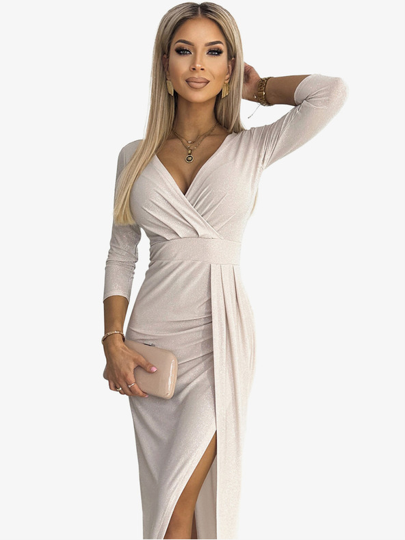 numoco Lesklé šaty s výstřihem a rozparkem na nohavici - béžové Numoco