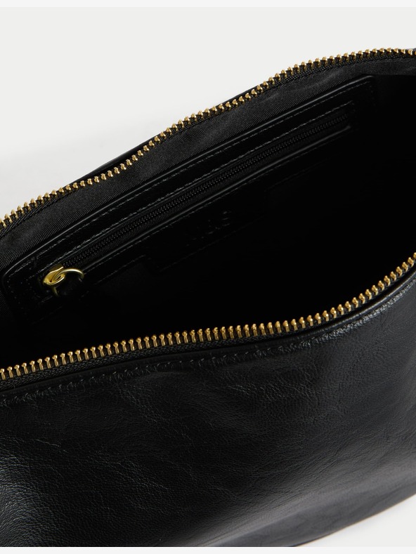 Marks & Spencer Taška z umělé kůže s popruhem Marks & Spencer černá