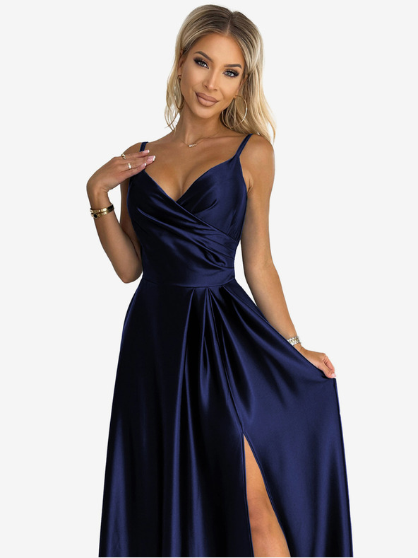 numoco Elegantní saténové maxi šaty na ramínka - tmavě modré Numoco CHIARA