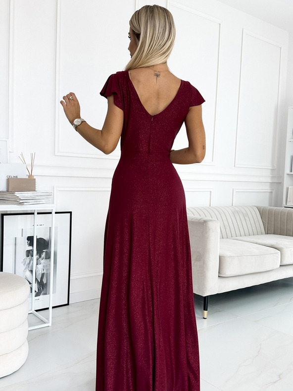 numoco Třpytivé dlouhé šaty s výstřihem - Vínová barva Numoco CRYSTAL