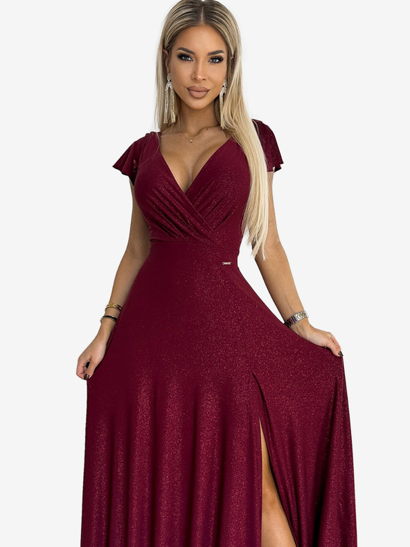 numoco Třpytivé dlouhé šaty s výstřihem - Vínová barva Numoco CRYSTAL