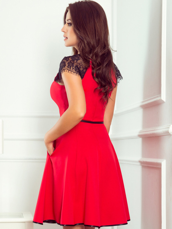 numoco Šaty s krajkovými vložkami - červené Numoco SLVIA