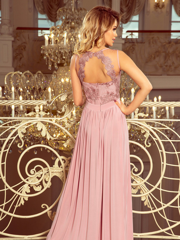 numoco Dlouhé šaty s vyšívaným výstřihem -taupe Numoco LEA