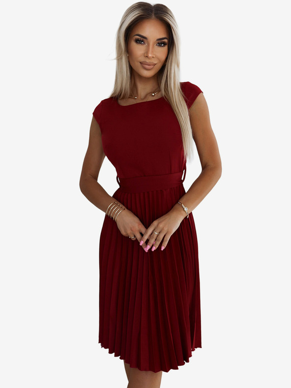 numoco Plisované šaty s krátkým rukávem - barva vínová Numoco LILA