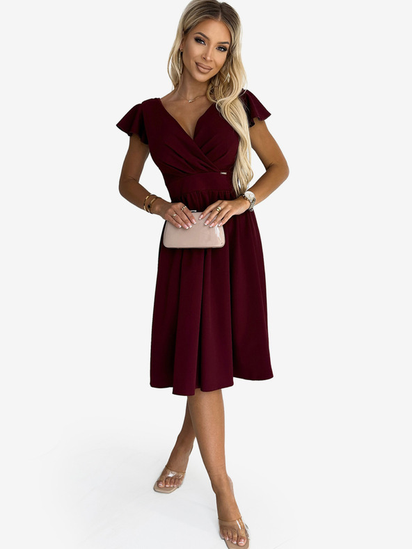 numoco Šaty s výstřihem a krátkým rukávem - Vínová barva Numoco MATILDE