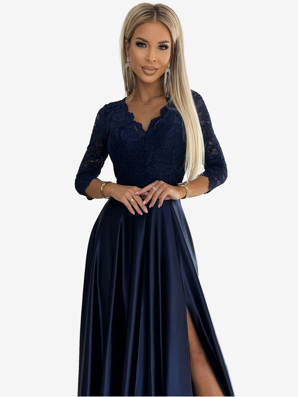 numoco Krajkové dlouhé saténové šaty s výstřihem - tmavě modré Numoco AMBER