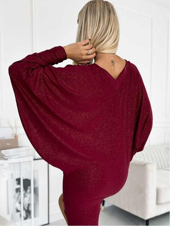 numoco Netopýří šaty s výstřihem - vínová barva se třpytkami Numoco