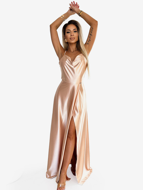 numoco Saténové dlouhé šaty s exkluzivním výstřihem na zádech - zlaté  Numoco PERLA