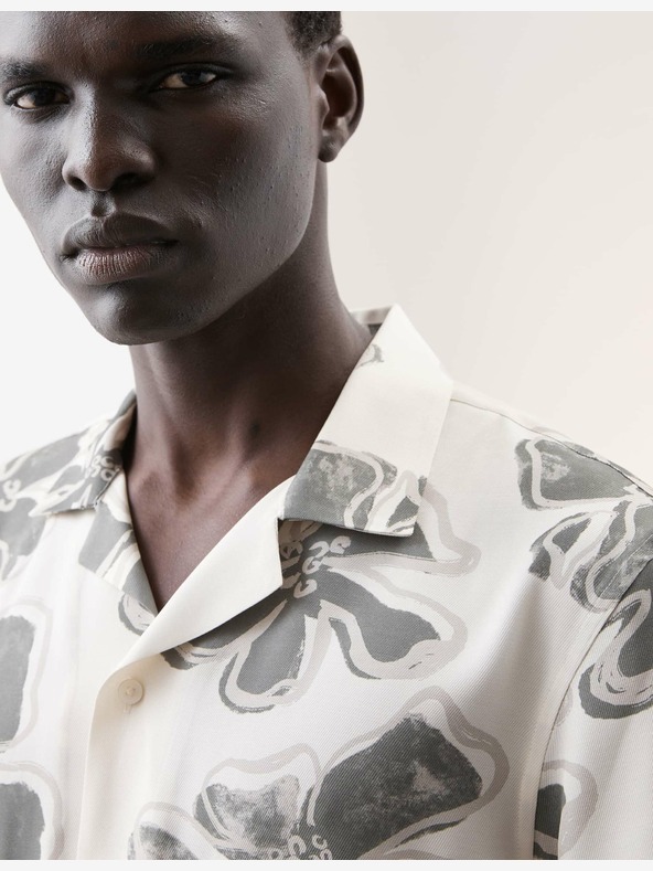 Marks & Spencer Květovaná košile s kubánským límečkem Marks & Spencer smetanová