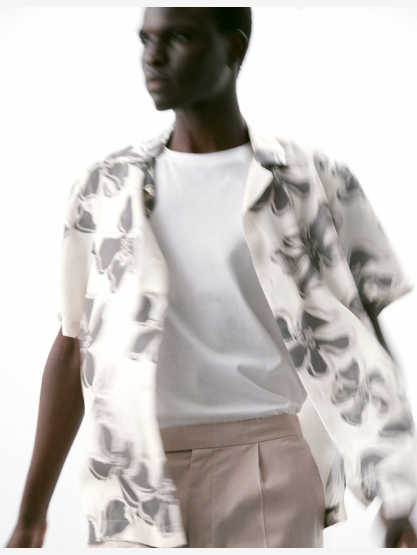 Marks & Spencer Květovaná košile s kubánským límečkem Marks & Spencer smetanová