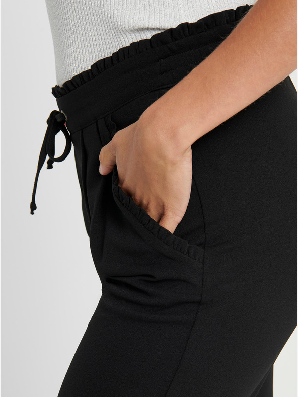 Jacqueline de Yong Černé zkrácené kalhoty se zavazováním JDY Catia