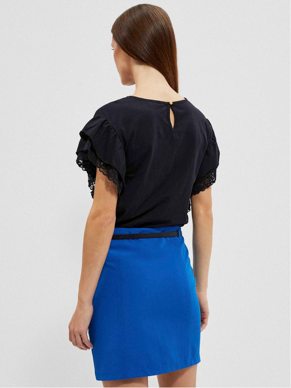 Moodo Černá dámská halenka s volánky na ramenou Moodo