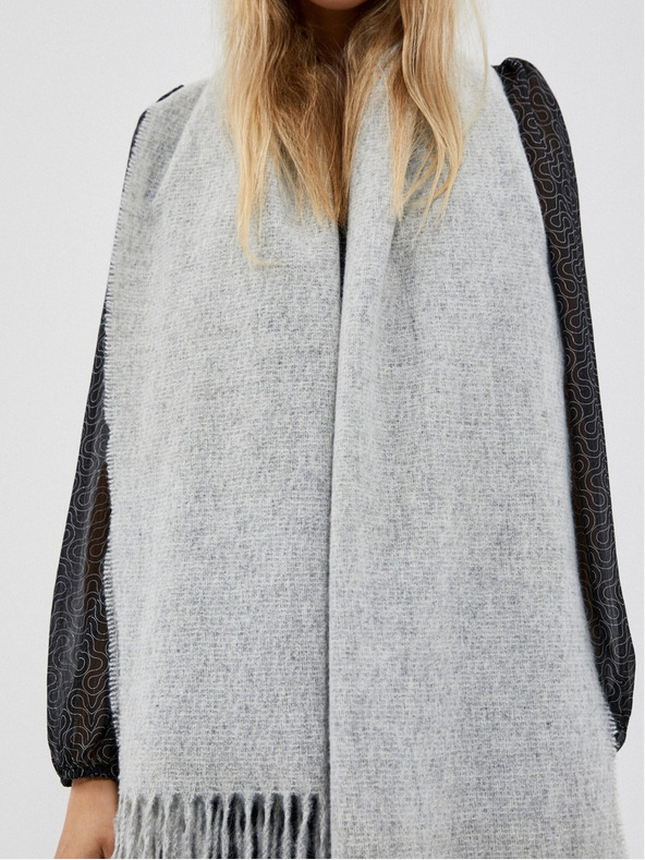 Moodo Plain scarf with fringes