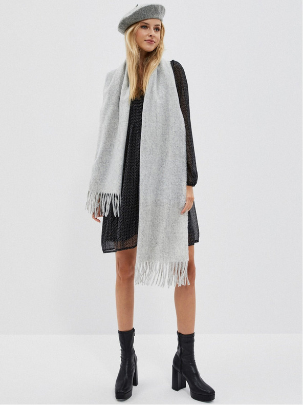 Moodo Plain scarf with fringes