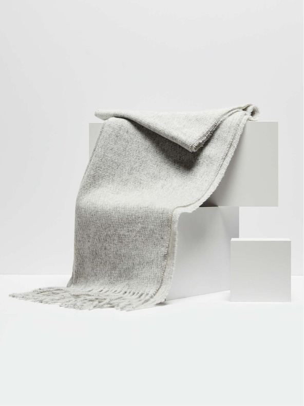 Moodo Plain scarf with fringes