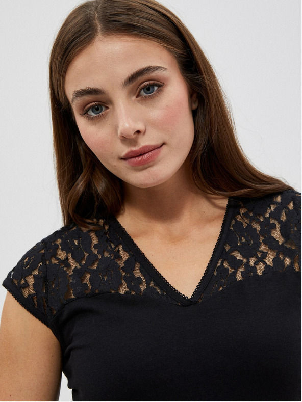 Moodo Černé tričko s výstřihem do V a  krajkou Moodo