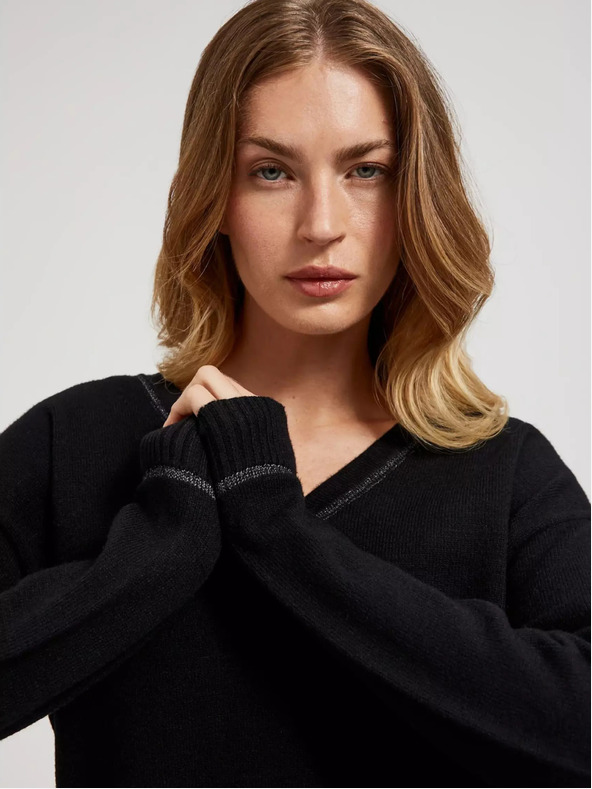 Moodo Černý svetr s výstřihem do V a dlouhým rukávem Moodo