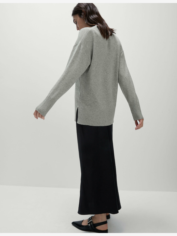 Marks & Spencer Uvolněný pletený svetr s výstřihem do V ze vzdušné příze Marks & Spencer šedá