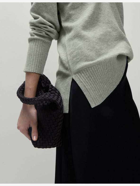 Marks & Spencer Uvolněný pletený svetr s výstřihem do V ze vzdušné příze Marks & Spencer šedá