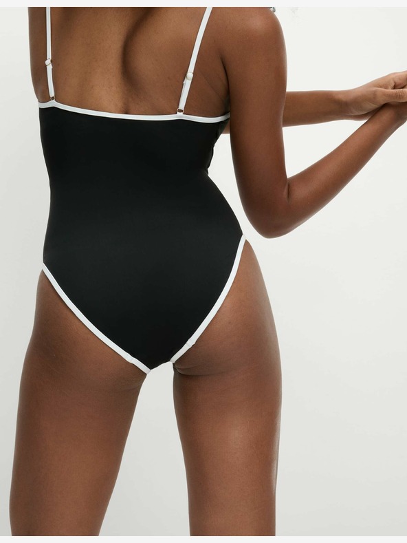 Marks & Spencer Plavky s kontrastním lemováním a hranatým výstřihem Marks & Spencer černá