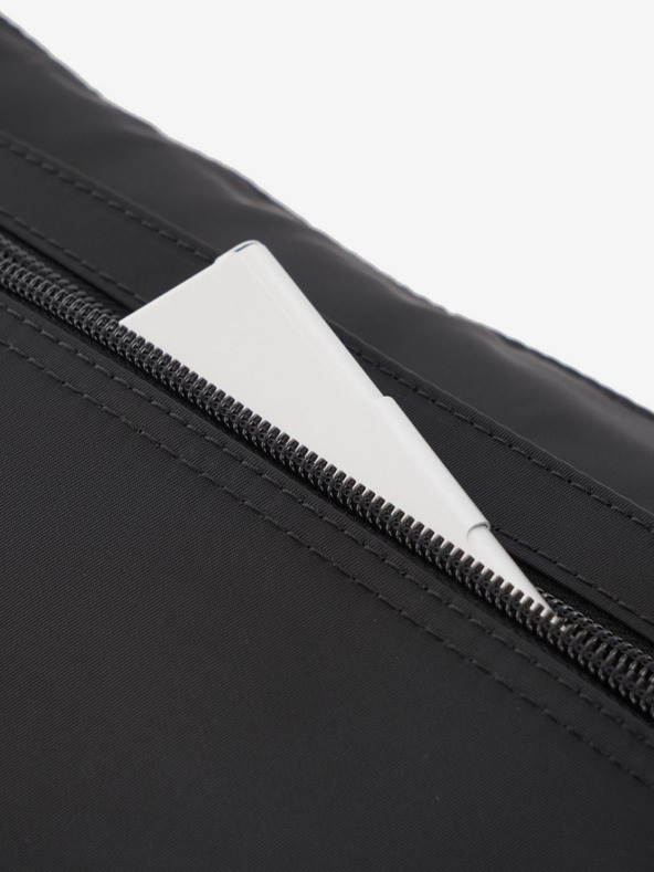 Hedgren Černá dámská crossbody kabelka Hedgren Eye M