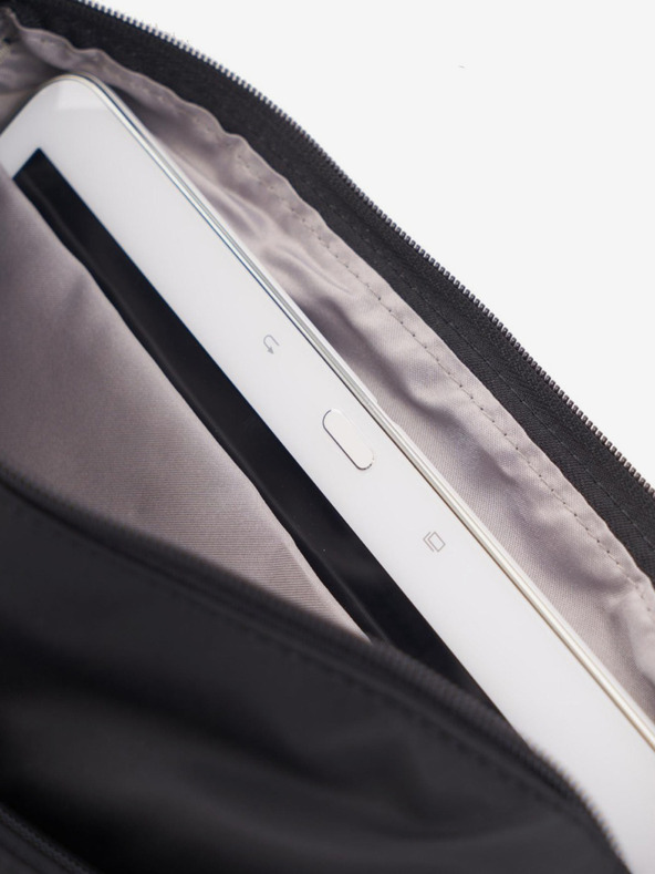 Hedgren Černá dámská crossbody kabelka Hedgren Eye M