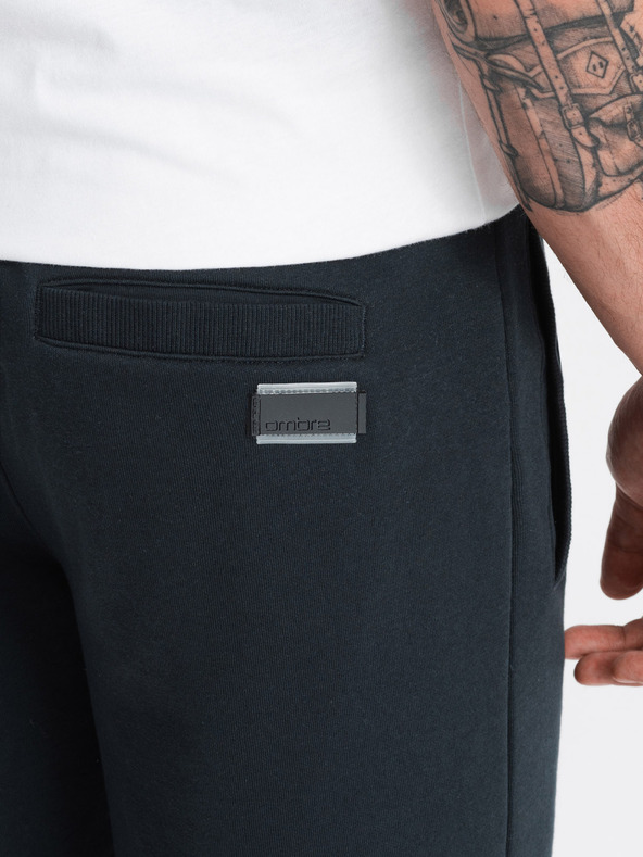 Ombre Clothing Černé pánské basic teplákové kraťasy Ombre Clothing