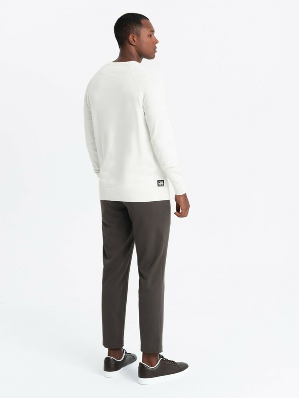 Ombre Clothing Pánský raglánový svetr s žebrovanými rukávy bílý Ombre Clothing