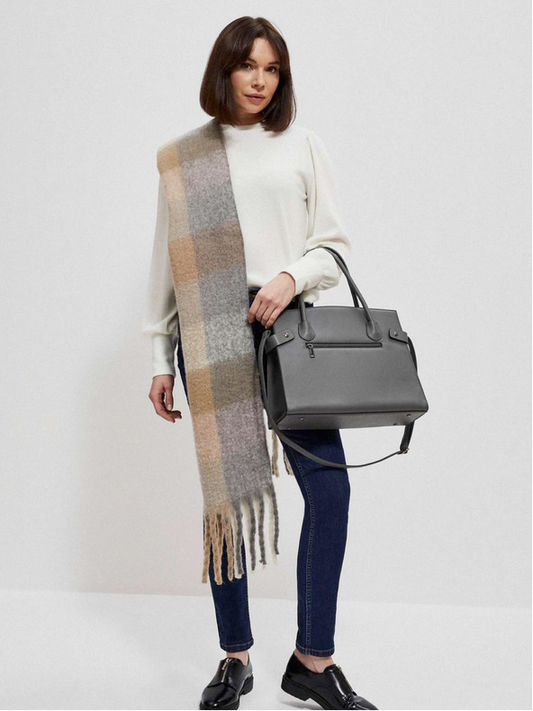 Moodo A warm scarf with a delicate pattern